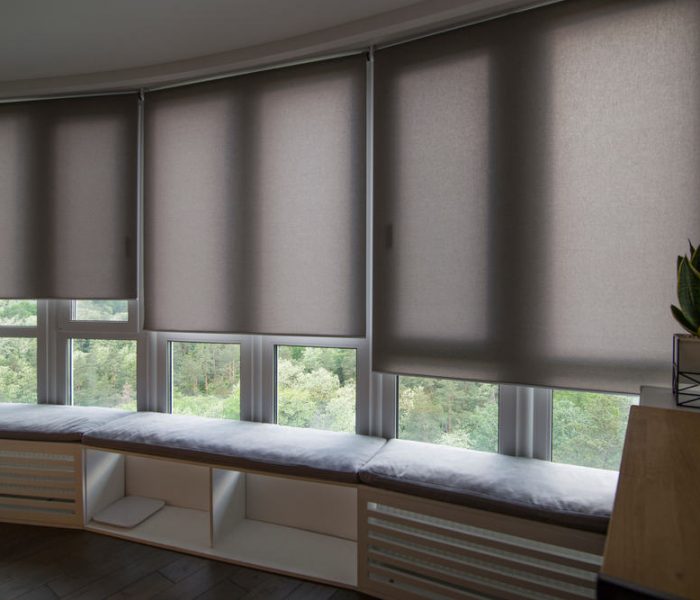 Motorized,Roller,Shades,In,The,Interior.,Automatic,Roller,Blinds,Beige